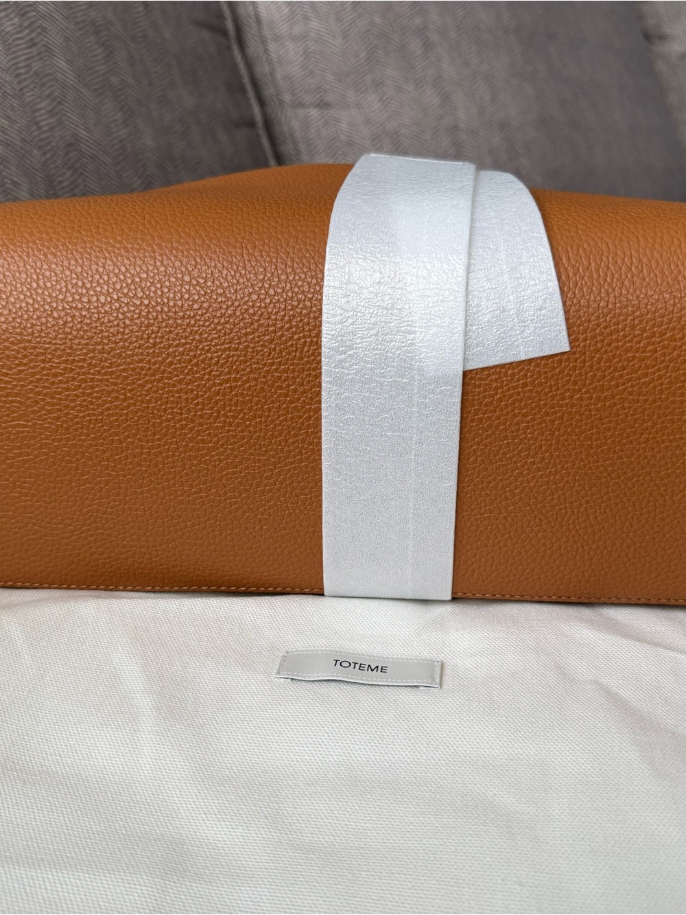 Toteme Cognac Leather Shoulder Bag - Picture 4 of 5